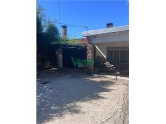 https://www.gallito.com.uy/venta-casa-con-terreno-y-2-apartamentos-colon-inmuebles-27484970