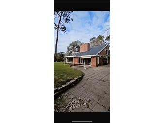 https://www.gallito.com.uy/venta-de-hermosa-casa-4-dormitorios-en-cantegril-inmuebles-27639217