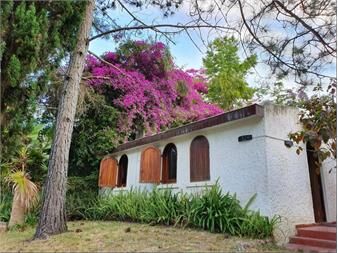 https://www.gallito.com.uy/venta-de-casa-2-dormitorios-con-piscina-climatizada-pinares-inmuebles-27642570