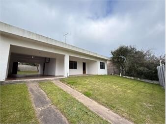 https://www.gallito.com.uy/venta-casa-araminda-3-dormitorios-a-mtde-la-playa-inmuebles-27642799