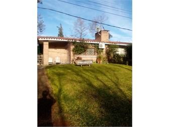 https://www.gallito.com.uy/casa-en-venta-de-3-dormitorios-y-servicio-cerca-inmuebles-21957278