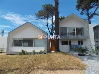 https://www.gallito.com.uy/excelente-casa-de-5-dormitorios-en-barrio-privado-inmuebles-27650004
