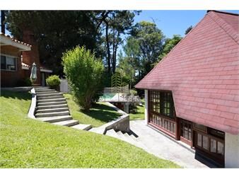 https://www.gallito.com.uy/venta-casa-pinares-punta-del-este-con-un-amplio-y-inmuebles-27509957