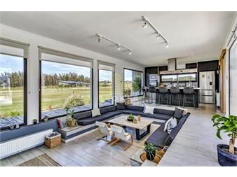 https://www.gallito.com.uy/venta-de-impresionante-casa-en-el-quijote-barrio-inmuebles-27657148