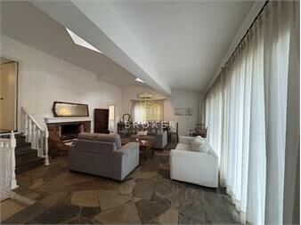 https://www.gallito.com.uy/alquiler-de-amplia-casa-de-4-dormitorios-en-inmuebles-27657152