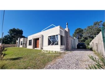 https://www.gallito.com.uy/venta-casa-3-dormitorios-3-baã±os-con-piscina-en-inmuebles-27616418