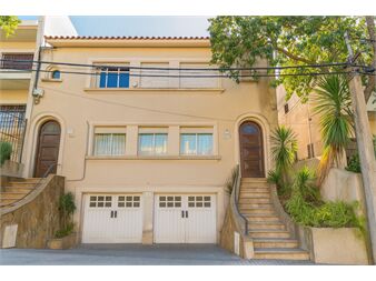 https://www.gallito.com.uy/venta-de-casa-de-4-dormitorios-3-baños-y-2-garajes-en-punt-inmuebles-27544587