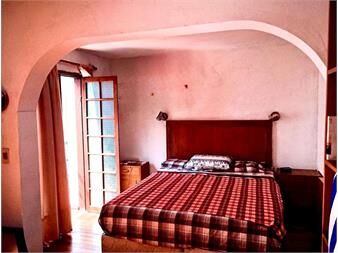 https://web5.gallito.com.uy/casa-de-4-dormitorios-en-ciudad-vieja-inmuebles-27084899