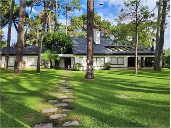 https://www.gallito.com.uy/alquiler-casa-5-dormitorios-4-baã±os-punta-del-inmuebles-26122059