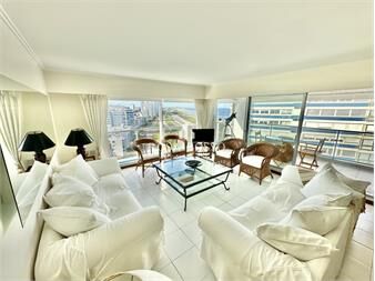 https://www.gallito.com.uy/amplia-planta-a-pasos-del-mar-en-playa-brava-inmuebles-26114423