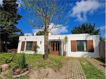 https://www.gallito.com.uy/a-pasos-de-la-playa-del-pinar-inmuebles-27553660