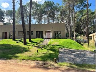 https://www.gallito.com.uy/casa-en-venta-en-club-del-lago-punta-ballena-inmuebles-27096724
