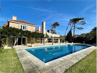 https://www.gallito.com.uy/excelente-propiedad-con-gran-jardã­n-esquinero-en-el-golf-inmuebles-25034926
