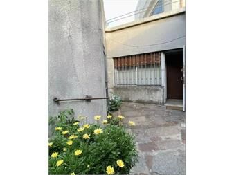 https://www.gallito.com.uy/acevedo-diaz-1739-y-ferrer-serra-local-con-estacionamiento-inmuebles-27667315