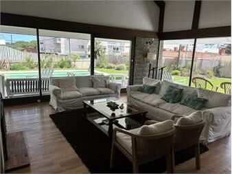 https://www.gallito.com.uy/casa-en-alquiler-temporal-de-4-dormitorios-en-playa-mansa-inmuebles-27666672