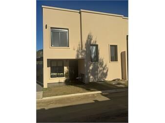 https://www.gallito.com.uy/venta-casa-de-2-dormitorios-en-solymar-inmuebles-27670926