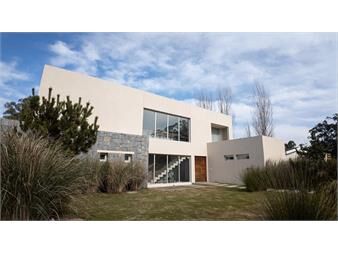 https://www.gallito.com.uy/venta-de-casa-en-punta-del-este-polo-club-3-dormitorios-inmuebles-27674185