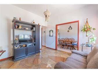 https://www.gallito.com.uy/venta-casa-apto-garaje-en-padron-unico-la-teja-inmuebles-26962368