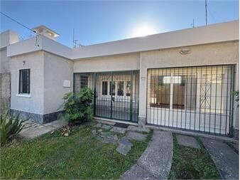 https://www.gallito.com.uy/muy-buena-propiedad-en-alquiler-ideal-como-oficinas-o-viv-inmuebles-27674795