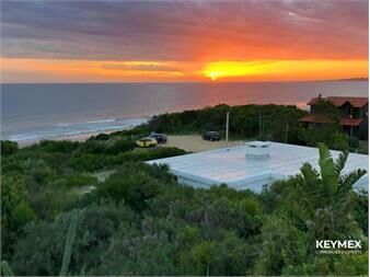 https://www.gallito.com.uy/casa-en-venta-3-dormitorios-2-baños-con-apartamento-gran-vi-inmuebles-26848351
