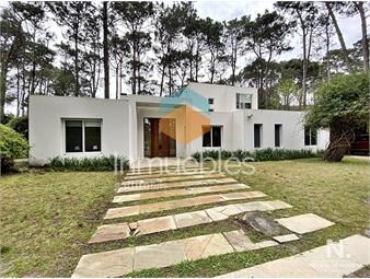https://www.gallito.com.uy/casa-en-venta-e-de-5-dormitorios-en-la-barra-punta-del-es-inmuebles-25034924