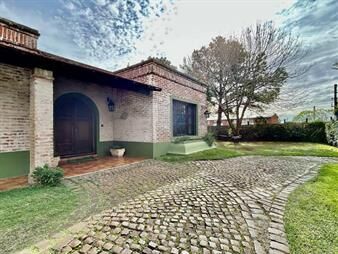 https://web5.gallito.com.uy/venta-de-casa-con-3-dormitorios-y-servicio-en-carrasco-norte-inmuebles-27657611