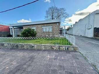 https://www.gallito.com.uy/venta-de-casa-con-3-dormitorios-en-ciudad-de-la-paz-inmuebles-27865893