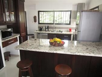 https://web5.gallito.com.uy/espectacular-casa-en-carrasco-inmuebles-13854218