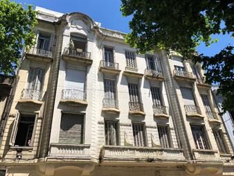https://www.gallito.com.uy/a-una-cuadra-de-plaza-independencia-impecable-a-nuevo-piso-2-inmuebles-14699275