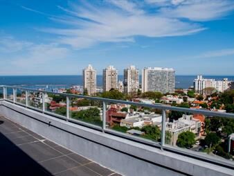 https://www.gallito.com.uy/excelentes-oficinas-en-alquiler-en-first-tower-inmuebles-16135754