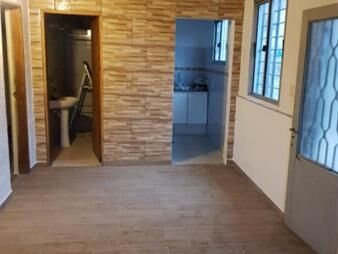 https://web5.gallito.com.uy/imperial-vende-casa-ph-gemela-con-garage-y-patio-inmuebles-17915528