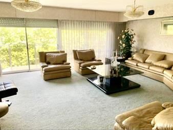 https://www.gallito.com.uy/vendido-estupenda-unidad-con-4-garages-inmuebles-17896903