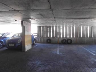 https://www.gallito.com.uy/cochera-techada-centro-g-c-s-1200-uss-15000-con-ascensor-inmuebles-18060244