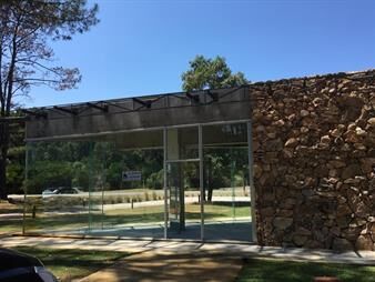 https://web5.gallito.com.uy/venta-divino-local-en-solanas-punta-ballena-inmuebles-20154455