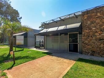 https://www.gallito.com.uy/venta-espectacular-local-en-solana-punta-ballena-inmuebles-20154470