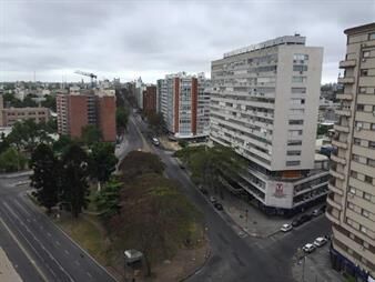 https://web5.gallito.com.uy/panoramico-sobre-avenida-del-libertador-y-con-garaje-inmuebles-20471735