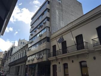 https://web5.gallito.com.uy/diri-25-de-mayo-y-j-c-gomez-impecable-camplio-garage-inmuebles-19110094
