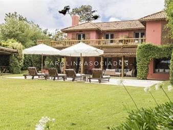 https://web5.gallito.com.uy/casa-de-9-dormitorios-en-la-barra-punta-del-este-inmuebles-16906205