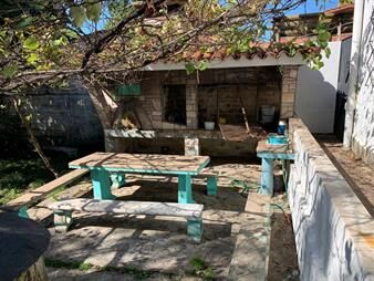 https://web5.gallito.com.uy/chalet-de-tejas-en-una-planta-con-buen-fondo-y-garaje-inmuebles-21743070
