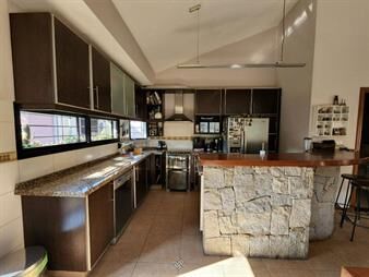 https://web5.gallito.com.uy/4-dormitorios-2-garage-terreno-1024-construidos-224-mts-inmuebles-22411007