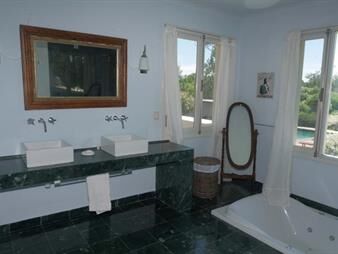 https://web5.gallito.com.uy/mansion-de-lujo-en-la-mansa-inmuebles-22805778