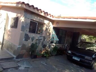 https://www.gallito.com.uy/venta-casa-3-dorm2-bañ-pinamar-sur-g-r-g-propiedades-inmuebles-22837590