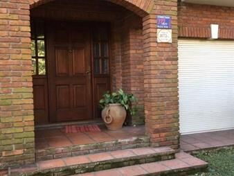 https://web5.gallito.com.uy/casa-barrio-privado-fondo-propio-un-auto-inmuebles-23019652