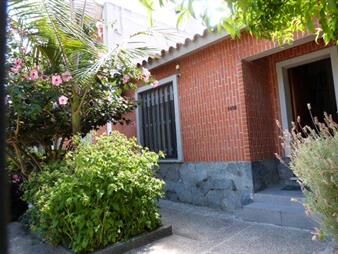 https://web5.gallito.com.uy/agradable-chalet-de-una-planta-prox-montevideo-shopping-inmuebles-23405520