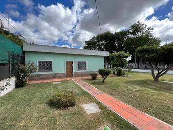 https://web5.gallito.com.uy/buena-casa-en-piedras-blancas-sobre-aparicio-saravia-inmuebles-23409349