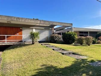 https://web5.gallito.com.uy/susena-group-tiene-casa-en-carrasco-a-la-venta-inmuebles-23476600