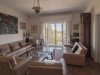https://web5.gallito.com.uy/estilo-parisino-amplios-ambientes-al-golf-livingestar-inmuebles-23548685