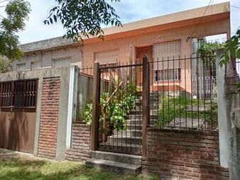 https://web5.gallito.com.uy/hermosa-casa-al-frente-2-dormitorios-garaje-y-fondo-inmuebles-23601683