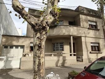 https://www.gallito.com.uy/se-vende-casa-sobre-calle-gral-flores-inmuebles-23678904