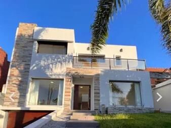 https://web5.gallito.com.uy/casa-de-revista-en-carrasco-sur-susena-inversiones-inmuebles-23840746